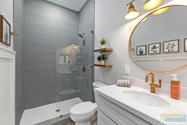 Building Photo - 211A W Mesquite St