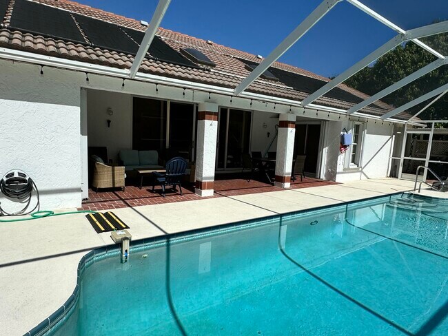 Building Photo - 2937 SE Cates Cir