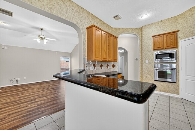 Building Photo - 4014 Shoreview Ln