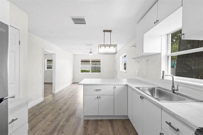 Building Photo - 6708 S Juanita St