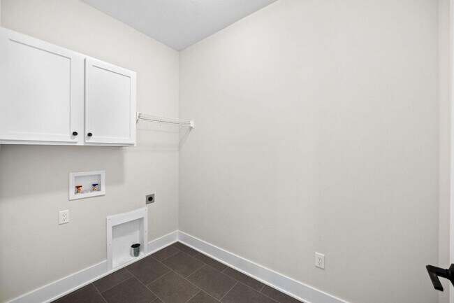 Building Photo - 3 Bedroom Townhome Available November 5th,...