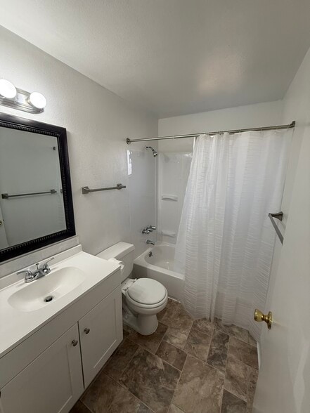 Building Photo - 2403 s kimball ave