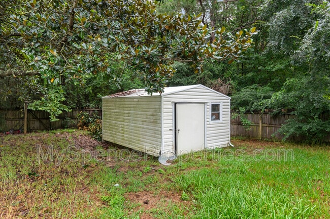Building Photo - 14 Flora Cove