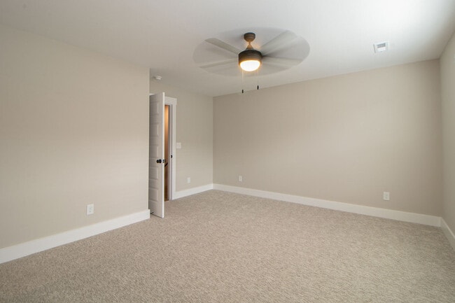 Building Photo - 166 Sango Dr