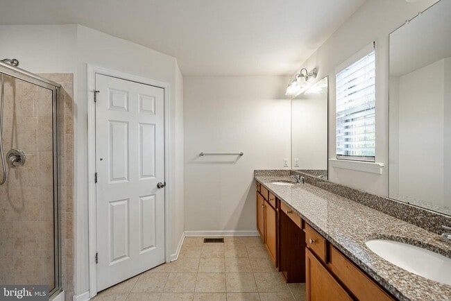 Building Photo - 33 Addison Ln