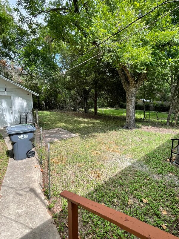 Building Photo - 921 N 32nd St