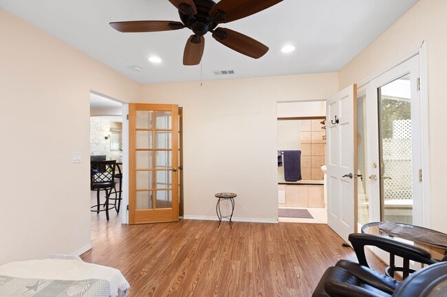 Building Photo - West Hills Home - Peaceful Semi-Rural Living