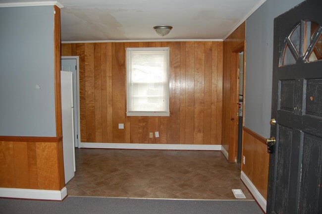Building Photo - 122 Westdale Ave