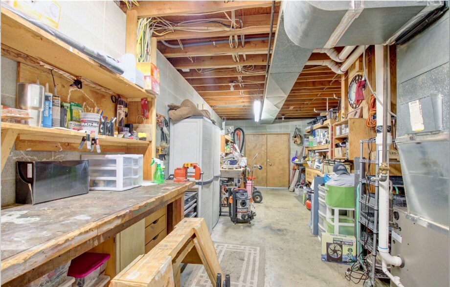 Building Photo - 16475 Fairway Dr