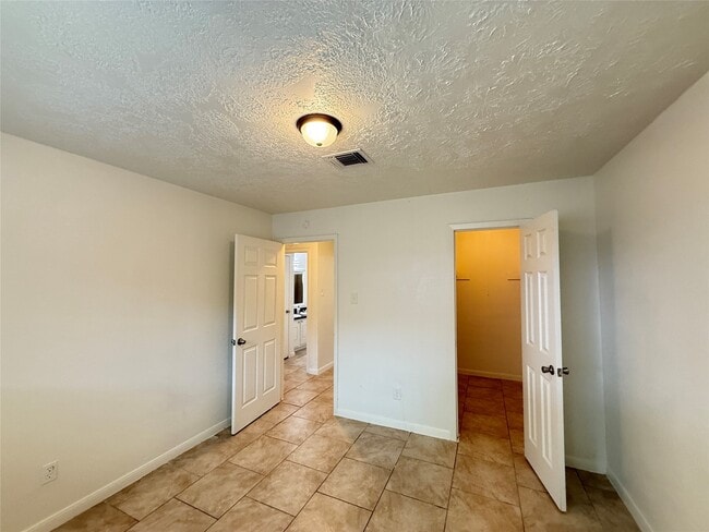 Building Photo - 10715 Sagewillow Ln