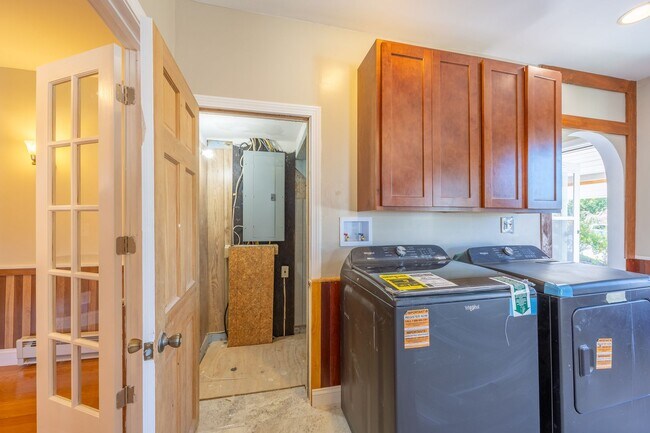 Building Photo - Spacious 3-Bedroom Duplex in Griswold