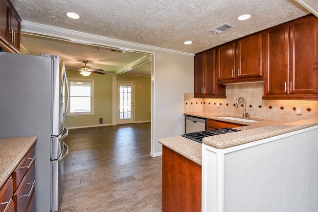 Building Photo - 7418 Jalna St