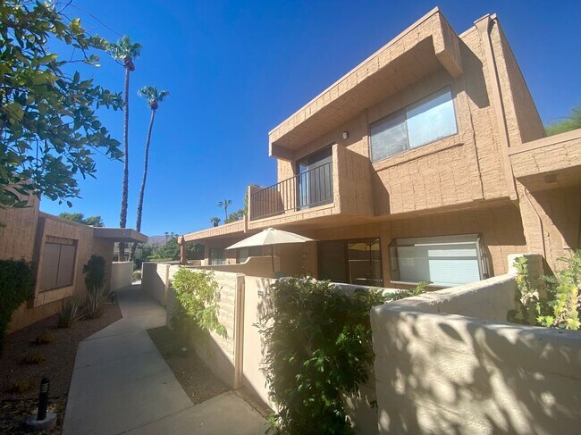 Building Photo - Palm Springs 3 br 3 bth on Golf Course