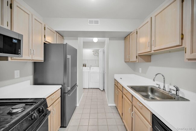 Building Photo - 4706 Whispering Hills Dr