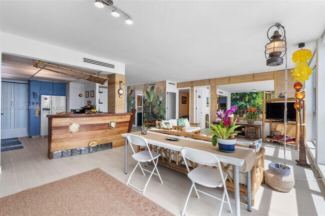 Building Photo - 5055 Collins Ave