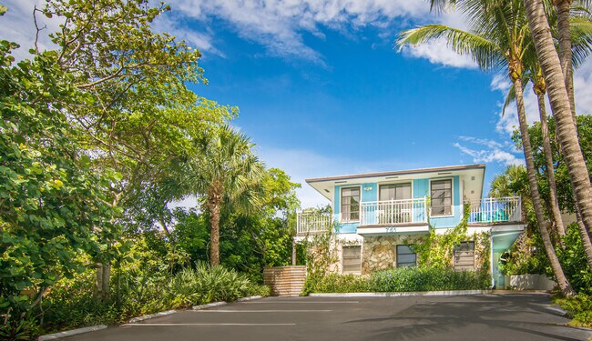 Building Photo - 751 Ocean Dr