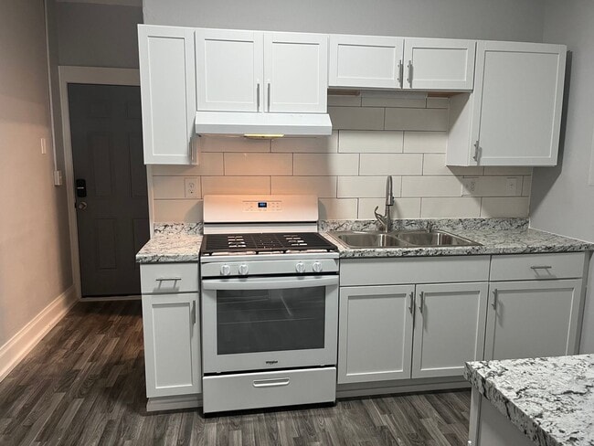 Primary Photo - 8100 W National Ave