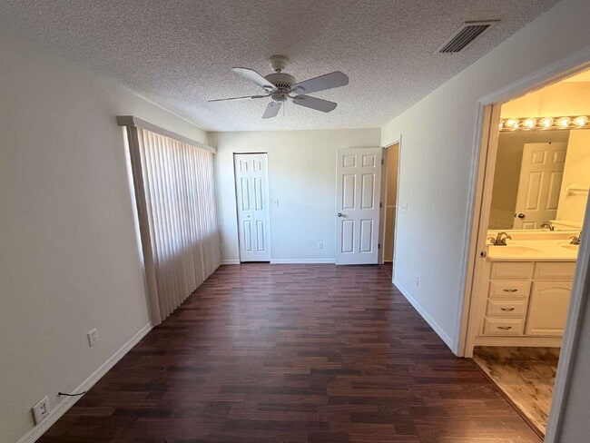 Building Photo - 2 Bedroom Lakeview Winter Haven Home Now Available for Rent!