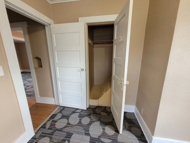 Building Photo - 2 Bedroom, 1 Bathroom Home with Deck