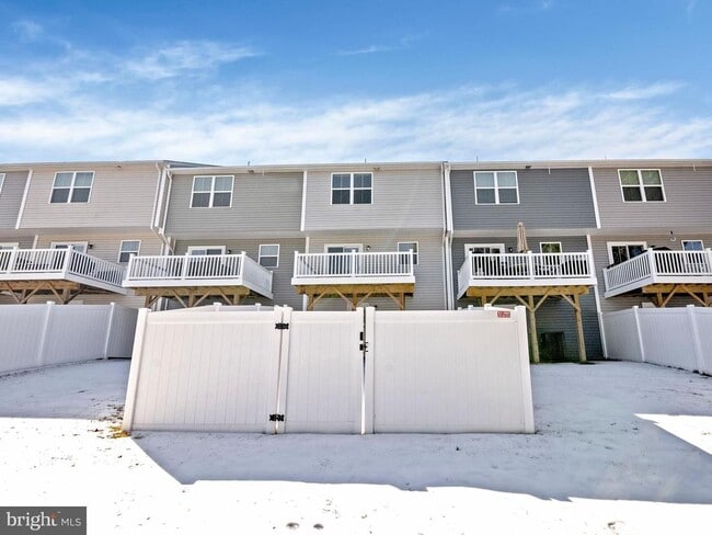 Building Photo - 7227 Potomac Ter