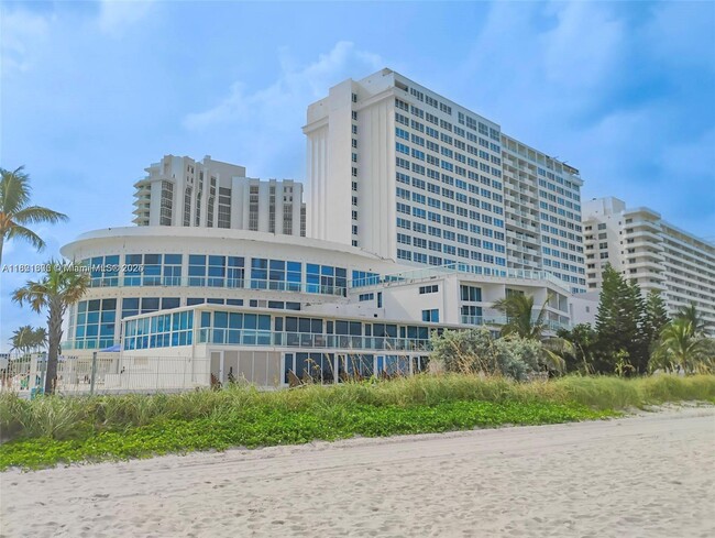 Building Photo - 5445 Collins Ave