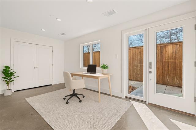 Building Photo - 2206 Arroyo Ave