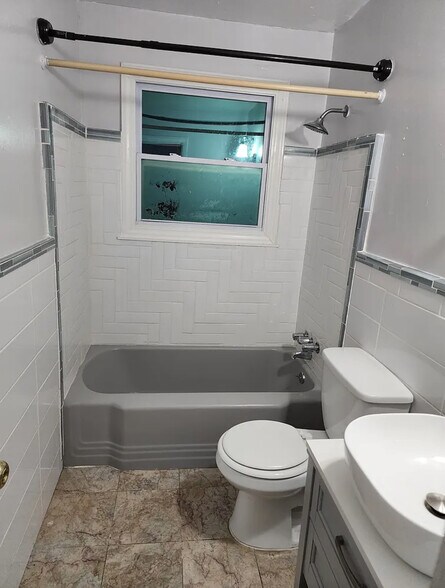 Building Photo - 2695 Davidson Dr