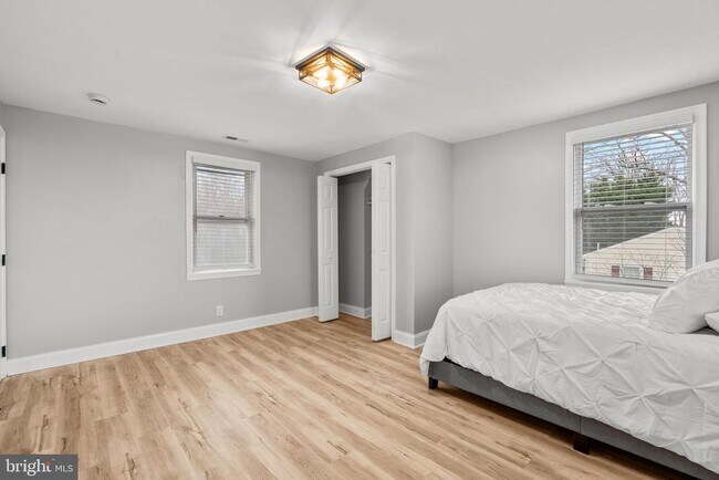 Building Photo - 10530 Scaggsville Rd