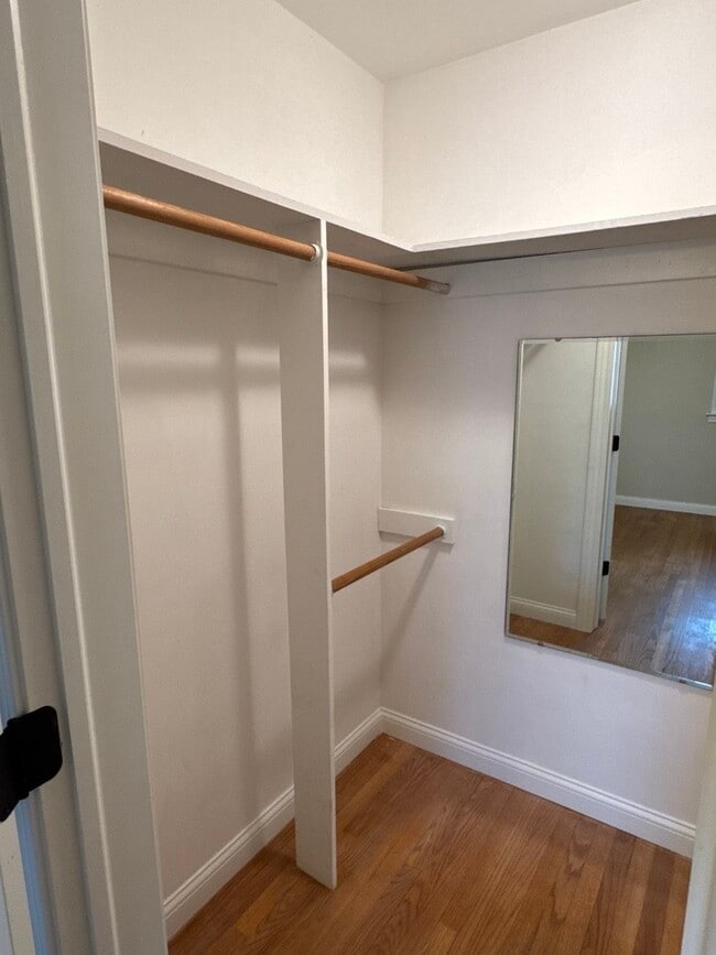 Building Photo - 233 Manor Dr