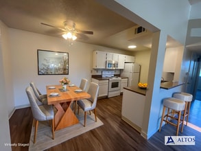 Building Photo - 2 bed 1 bath condo w/ in unit washer/dryer!