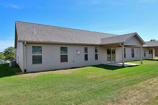 Building Photo - Broadridge 863/865
