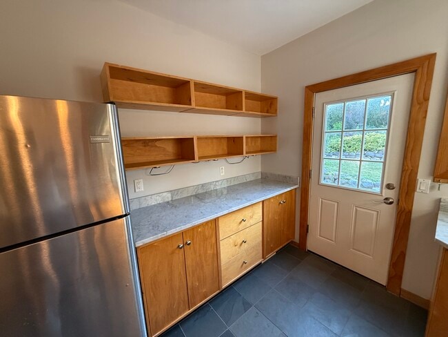 Building Photo - 1333 E Wilson St