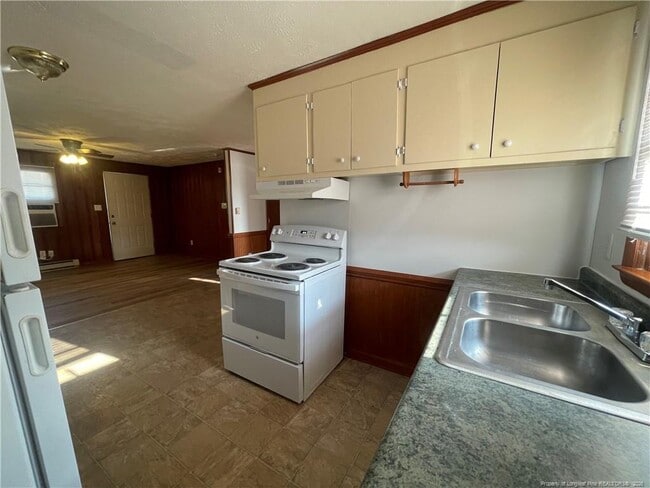 Building Photo - 1725 Cumberland Dr