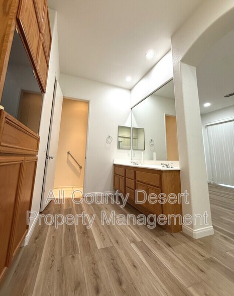Building Photo - 74594 Moss Rose Dr