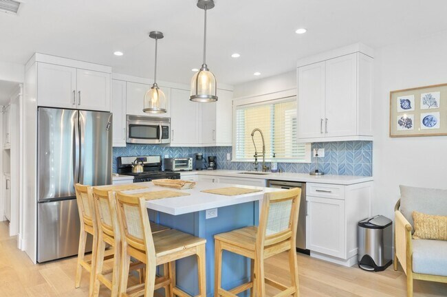 Building Photo - Furnished Extended Stay Rental through May 2026 - Balboa Peninsula, Newport Beach