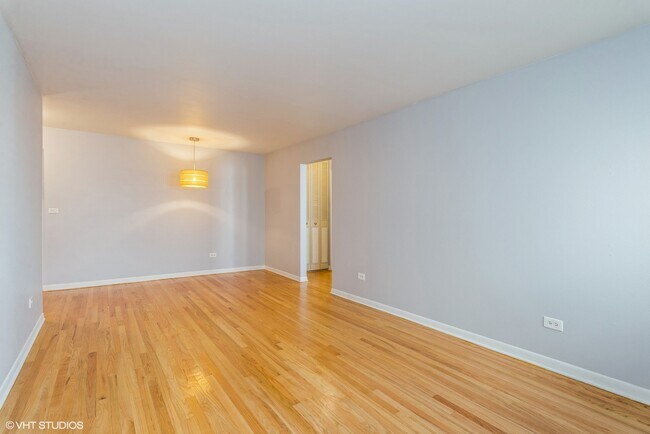Building Photo - 420 W Aldine Ave