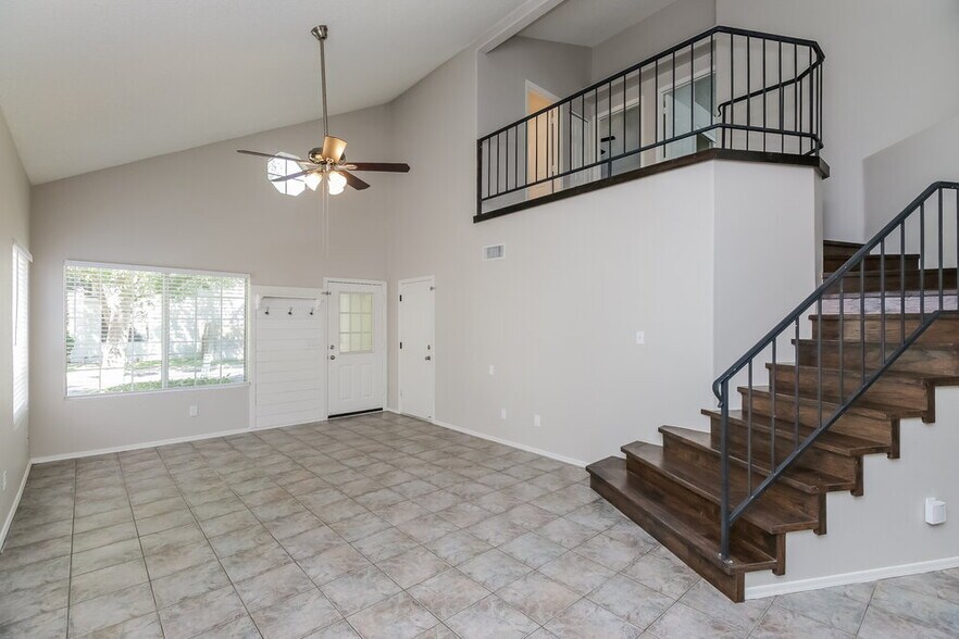 Building Photo - 441 S Maple