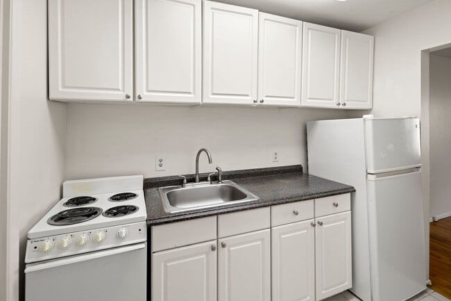 Building Photo - Duplex in Grove Park