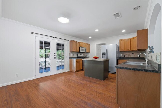 Building Photo - 5306 Basswood Ln