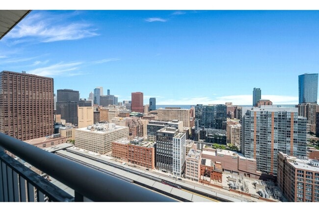Building Photo - 701 S Wells St