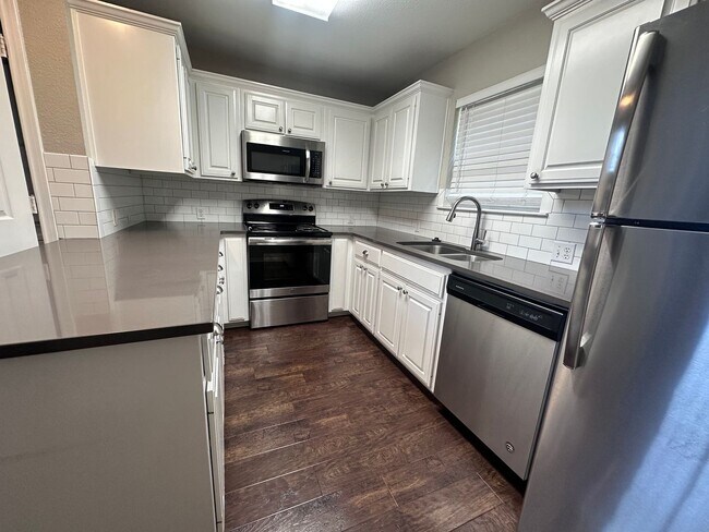 Building Photo - 1901 S 15th St