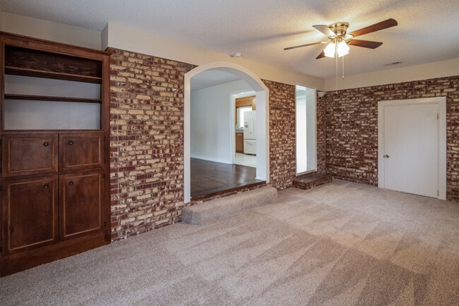 Building Photo - 422 Madeline Dr