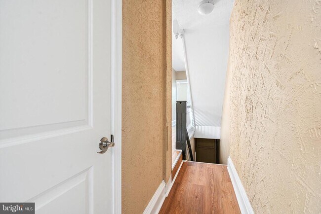 Building Photo - 206 Ripka St