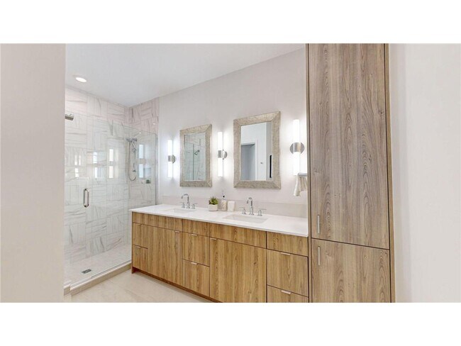 Building Photo - 4 West Dr