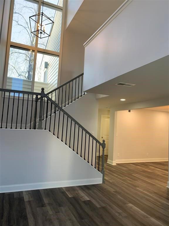 Building Photo - 604 Serramonte Dr