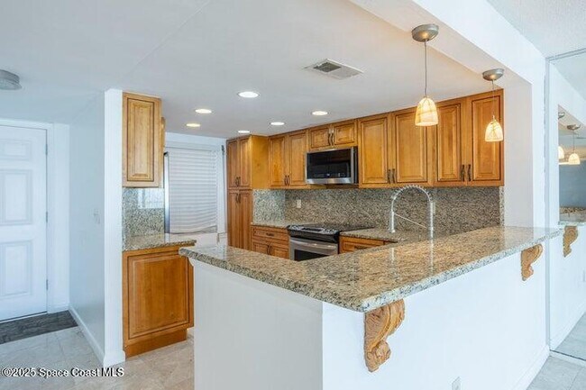 Building Photo - 1095 N Hwy A1A