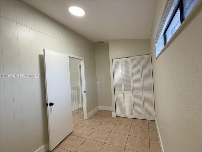 Building Photo - 2202 San Remo Cir