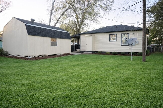 Building Photo - 916 Parkway Dr