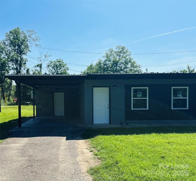 Primary Photo - 43 Hawkins Rd