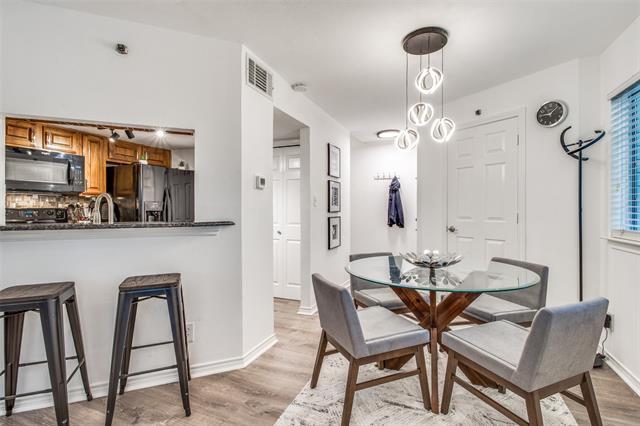 Building Photo - 3033 San Jacinto St